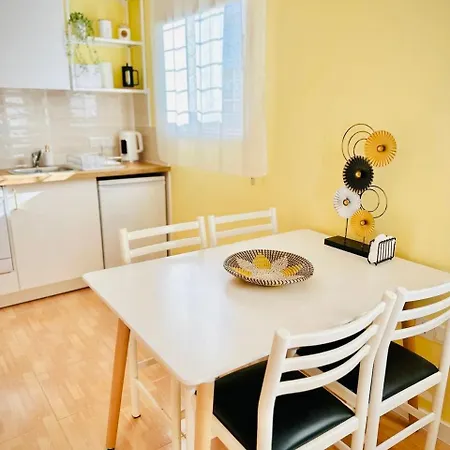 Sunny Days Apartment *
