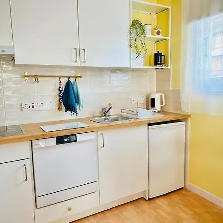 Sunny Days Apartment