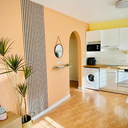 Sunny Days Apartment